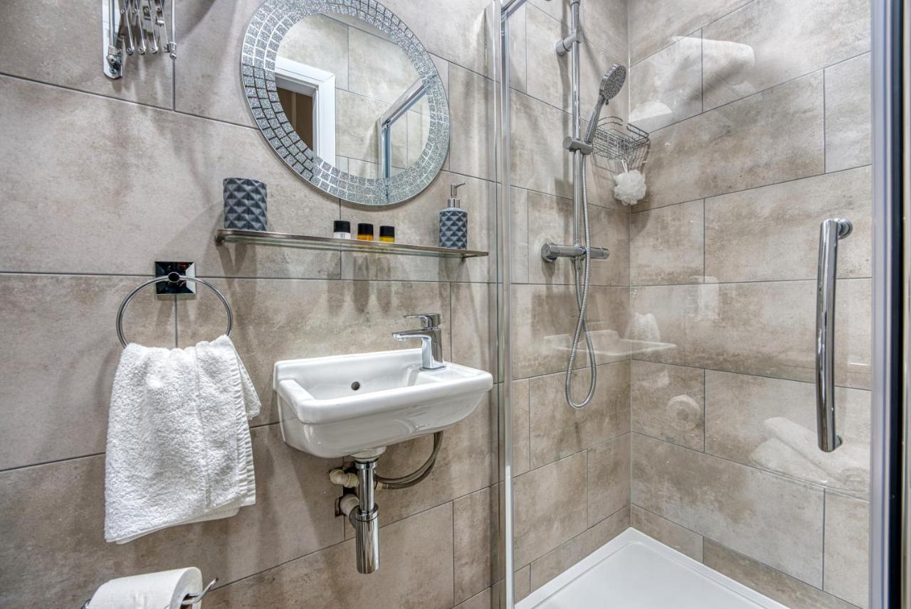 Stylish House - B'Ham Airport And Nec, Jlr Solihull, Business & Leisure Stays - Aspen House Quarto foto